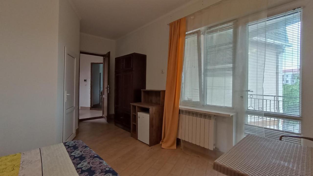 Guest House Karla Кобулети Экстерьер фото